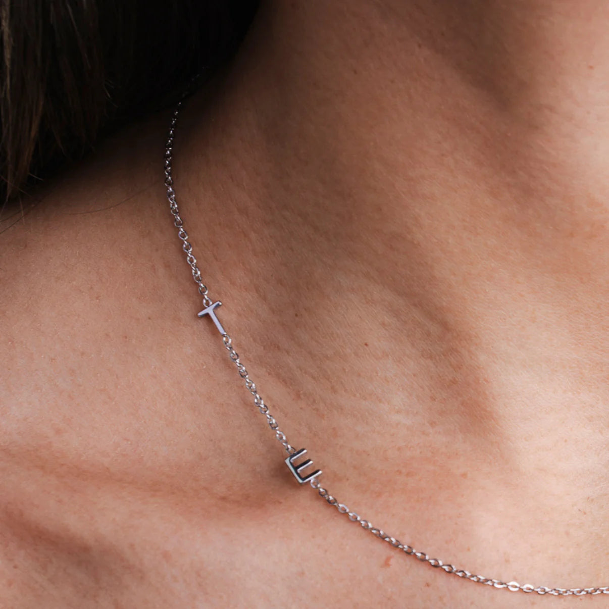Collar personalizado con iniciales de lado