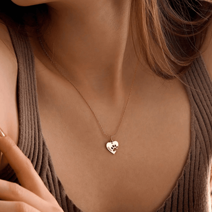 Collar personalizado con nombre y huella en corazón