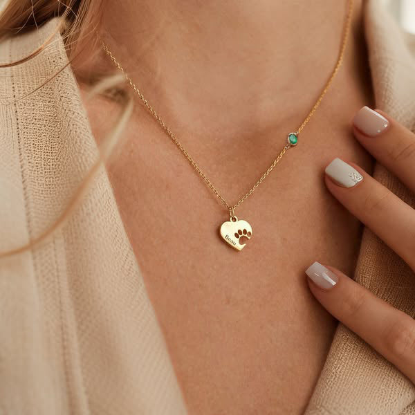 Collar personalizado con nombre y huella en corazón