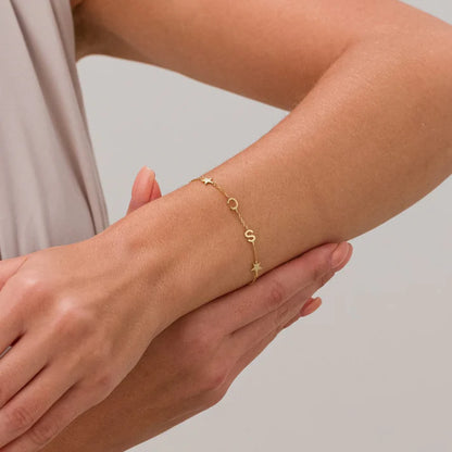 Pulsera con iniciales personalizadas en horizontal